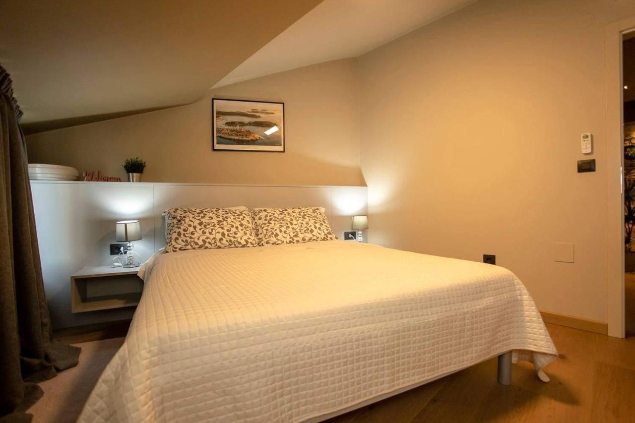 ˇdcˇ Modern Apartment Near The Church Ровин Екстериор снимка