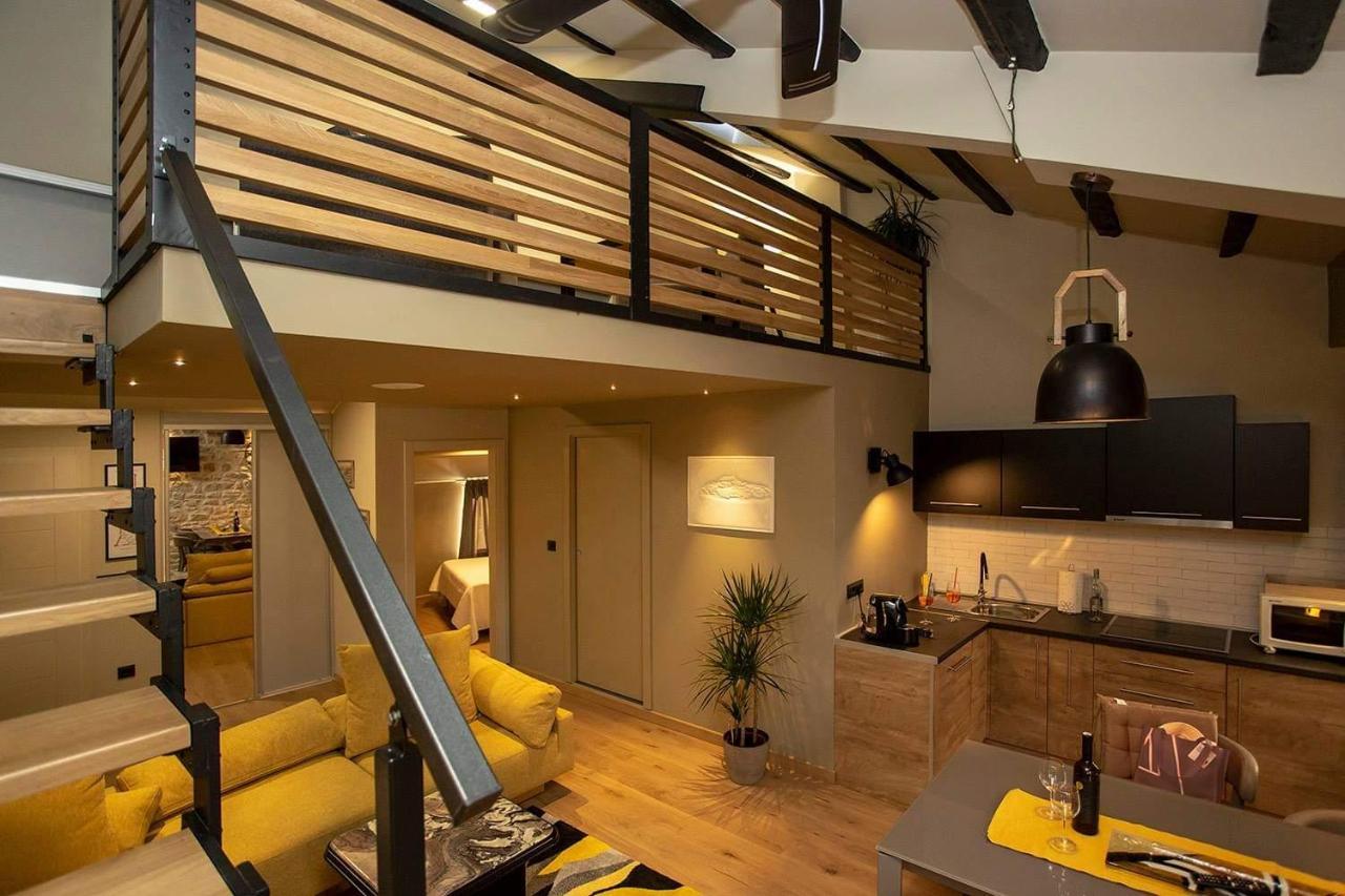 ˇdcˇ Modern Apartment Near The Church Ровин Екстериор снимка
