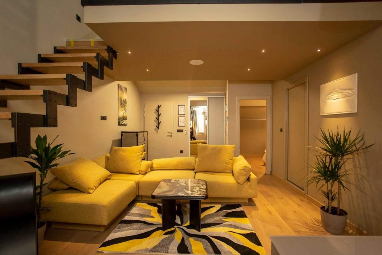 ˇdcˇ Modern Apartment Near The Church Ровин Екстериор снимка