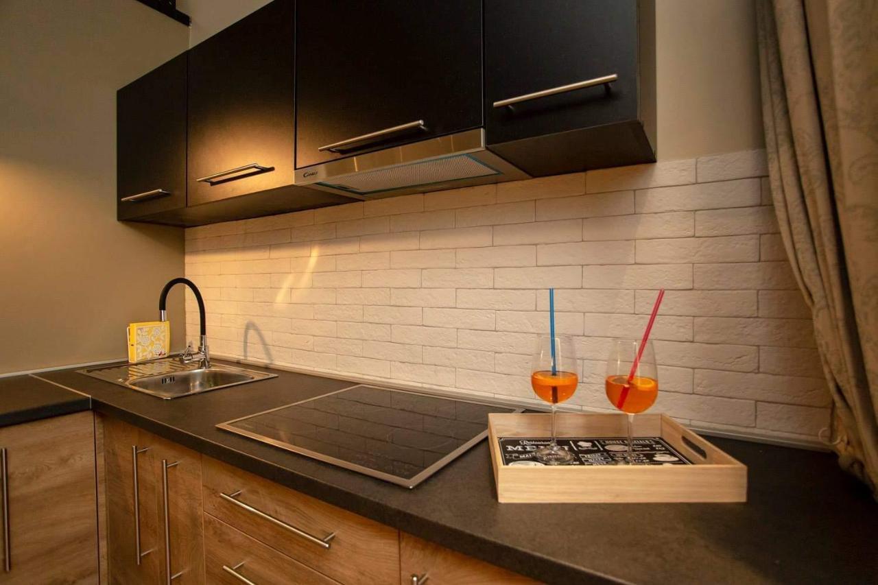 ˇdcˇ Modern Apartment Near The Church Ровин Екстериор снимка