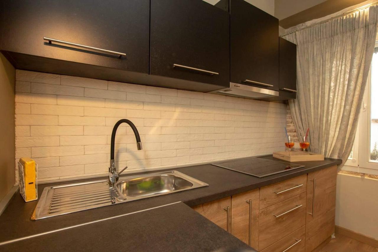 ˇdcˇ Modern Apartment Near The Church Ровин Екстериор снимка